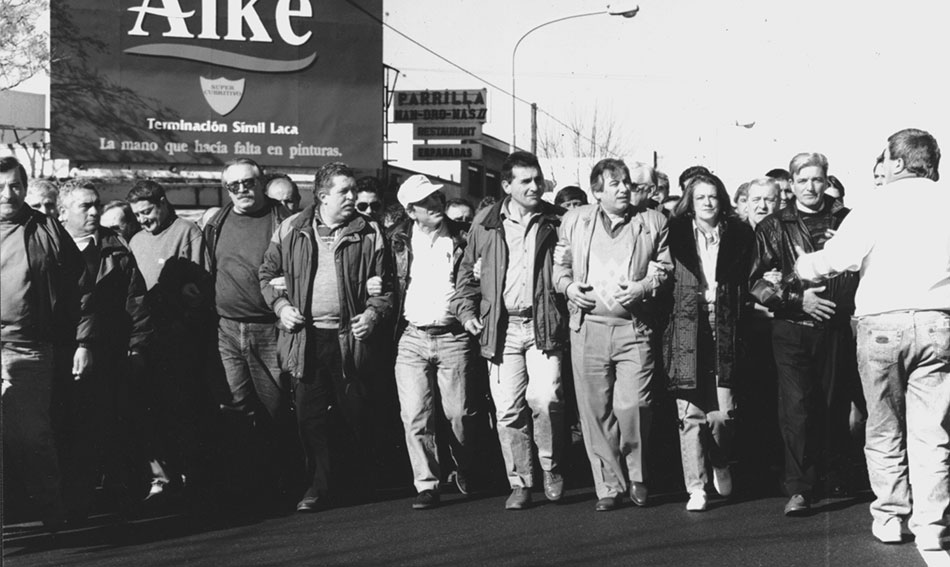 Dirigentes del MTA marchando en 1994